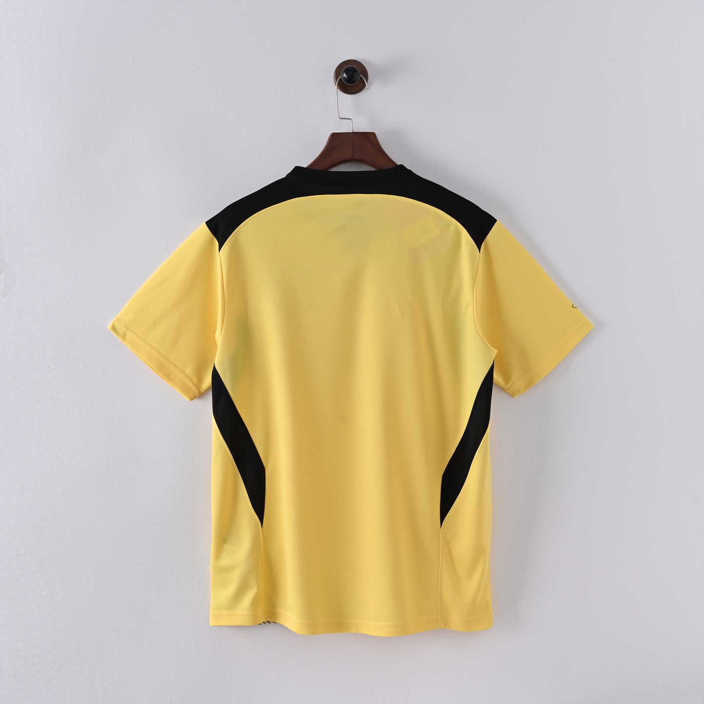 Retro Liverpool FC 2004/05 Jersey