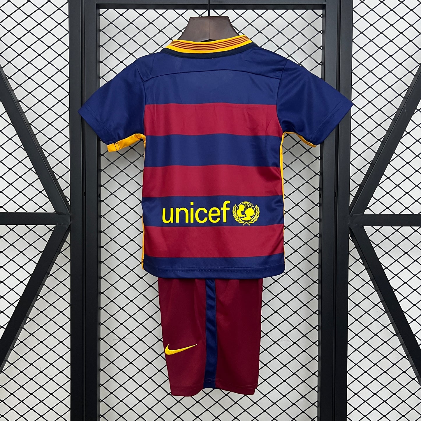 Retro Kids Kit F.C. Barcelona 2015/16 Home