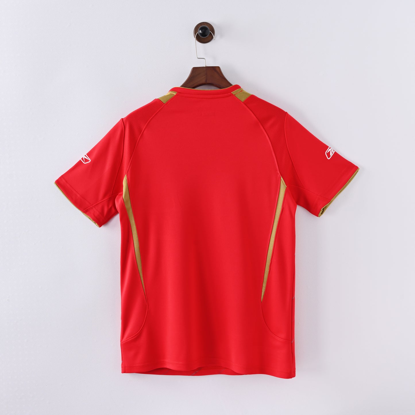 Retro Liverpool FC 2005/06 Jersey