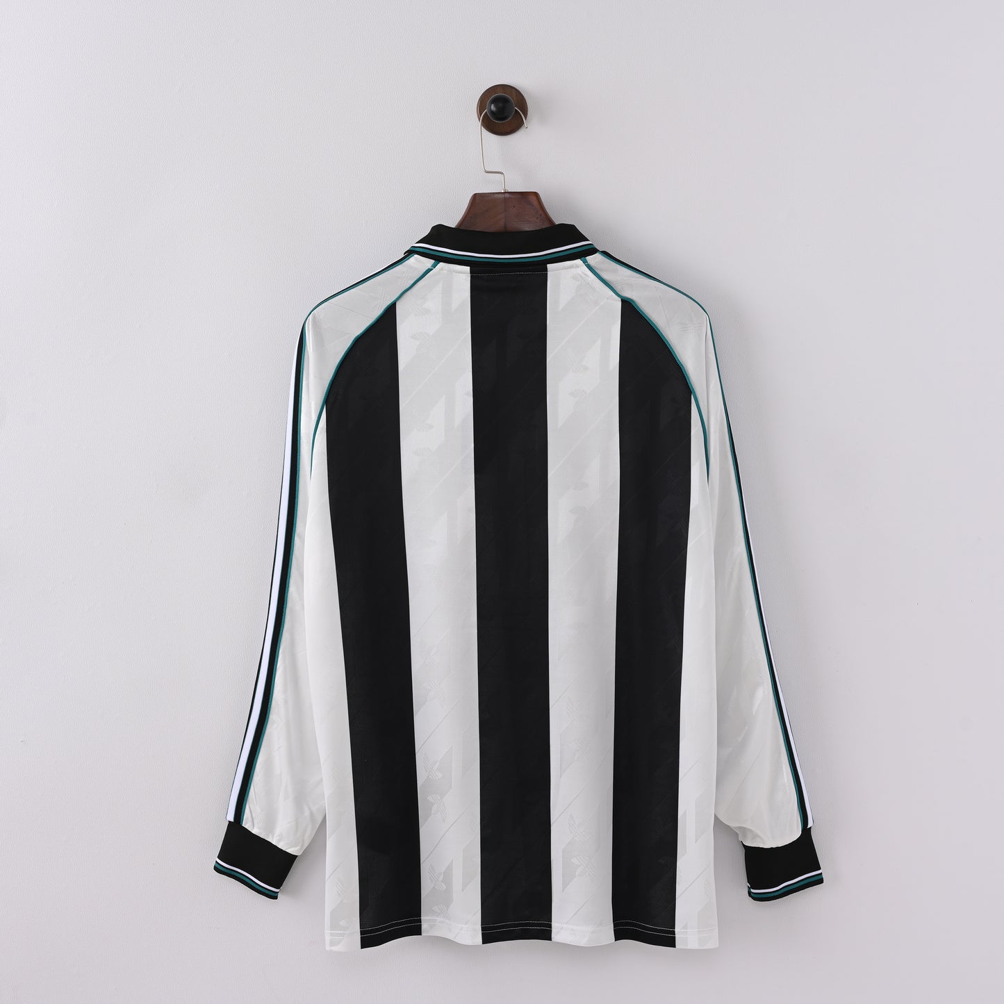 Retro Newcastle United 2024/25 Jersey