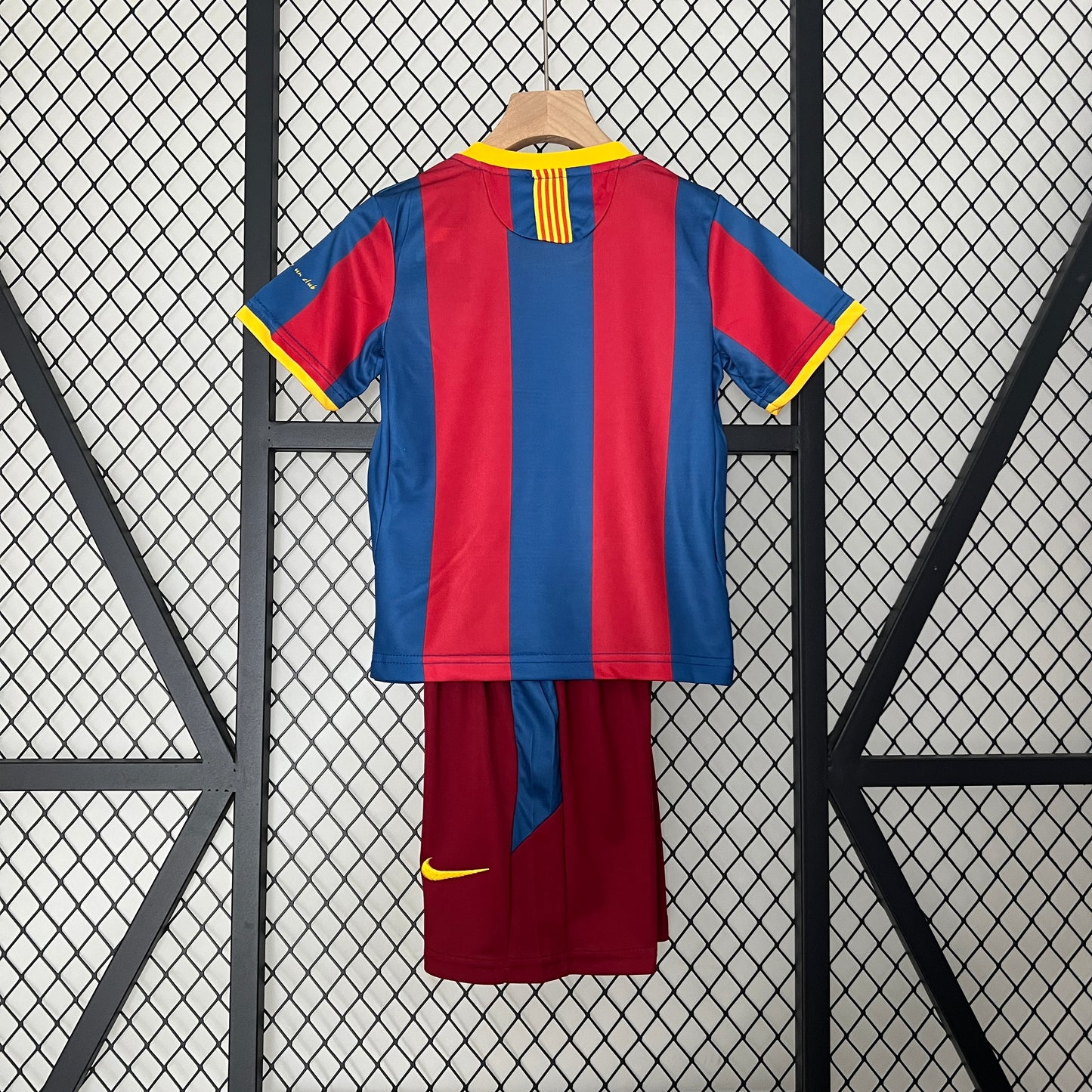 Retro Kids Kit F.C. Barcelona 2010/11 Home
