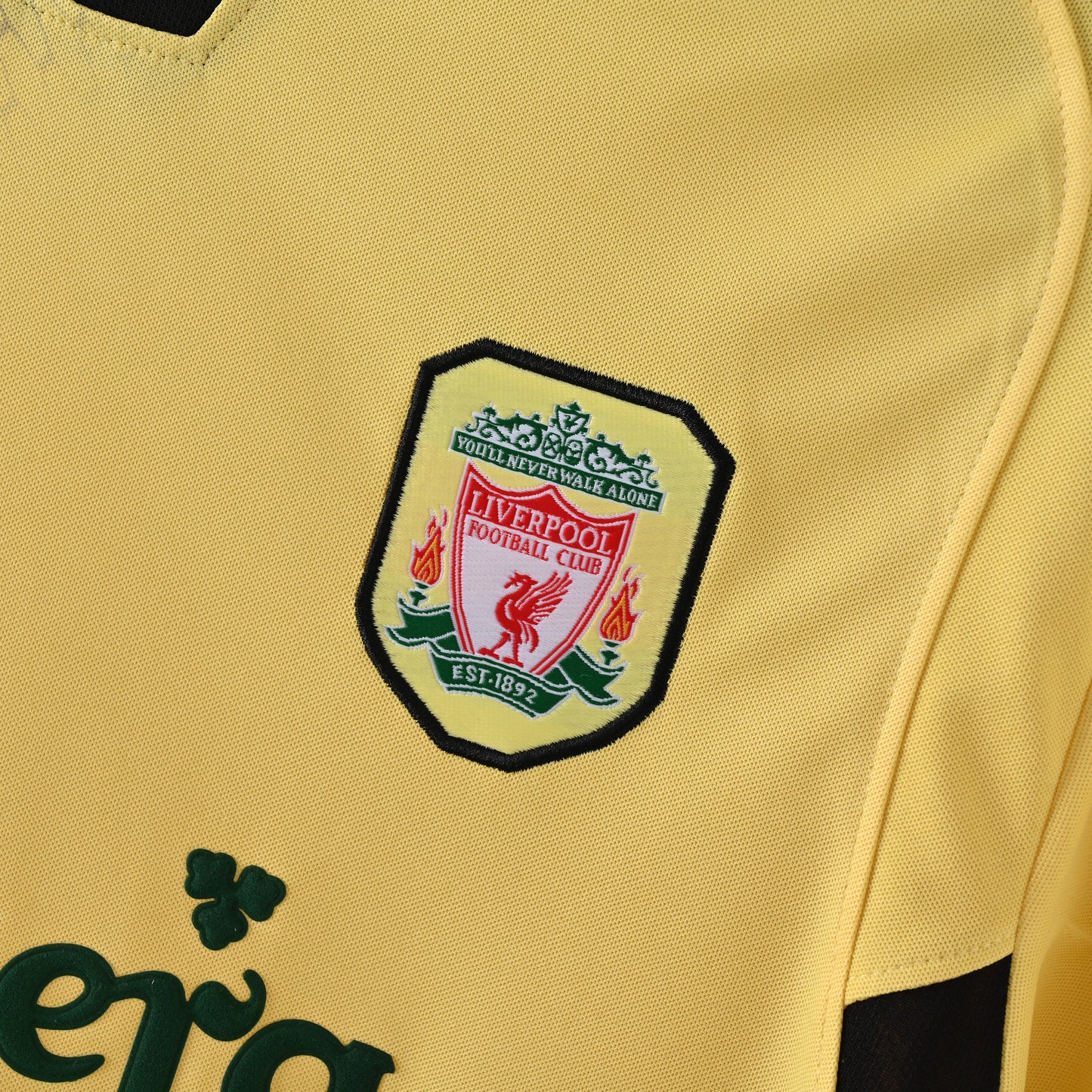 Retro Liverpool FC 2004/05 Jersey