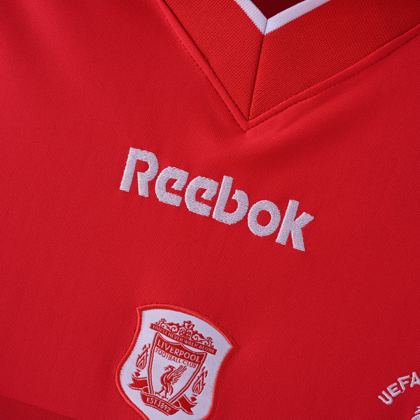 Retro Liverpool FC 2000/01 Jersey