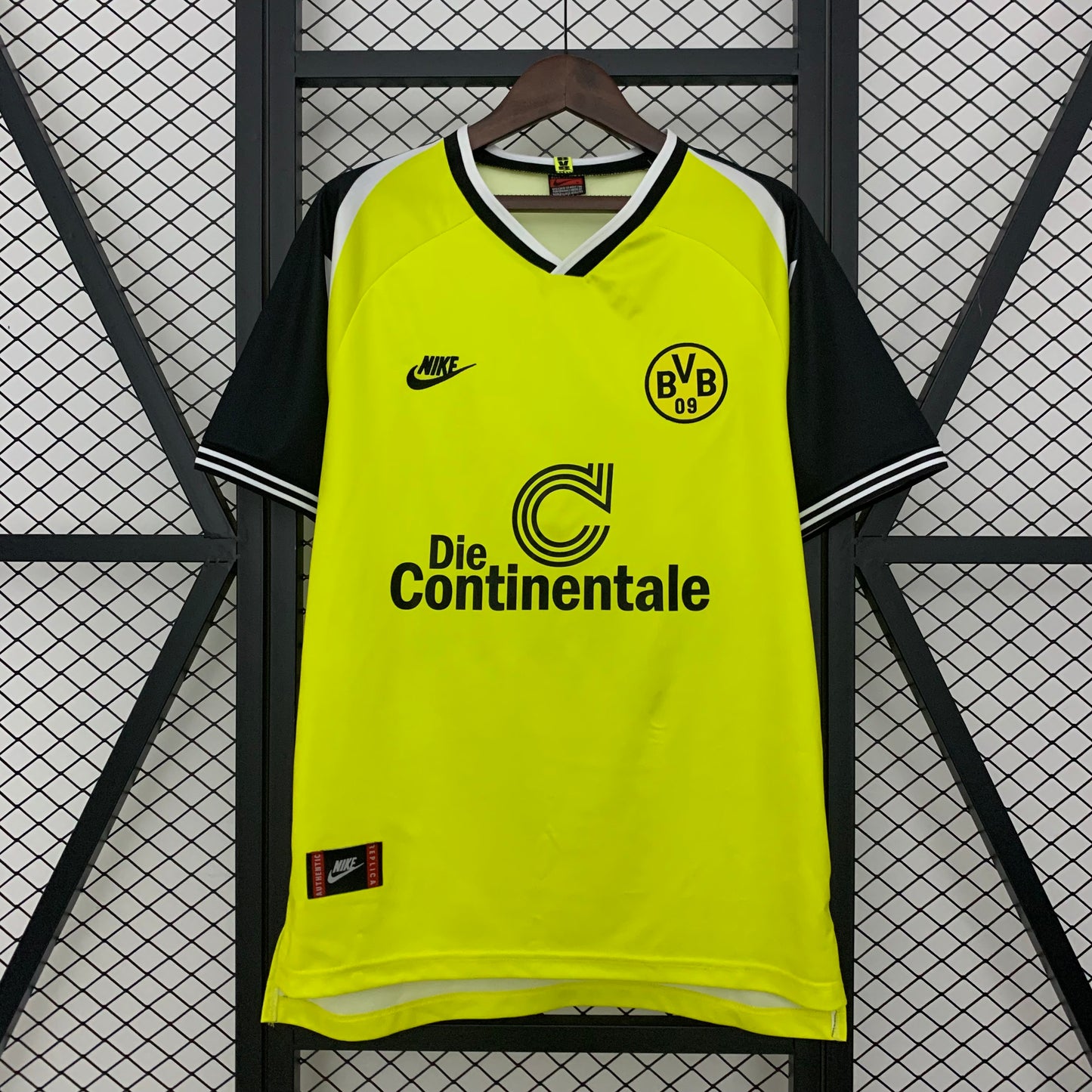 Retro Borussia Dortmund 1995/96 Jersey