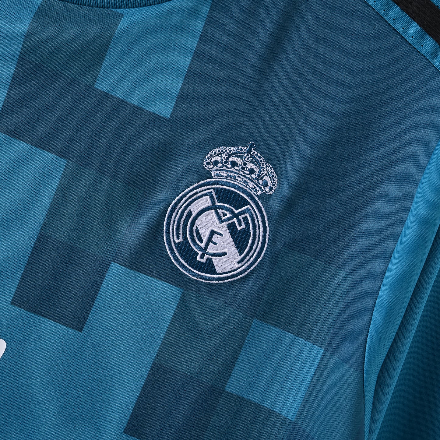 Retro Real Madrid 2017/18 Jersey