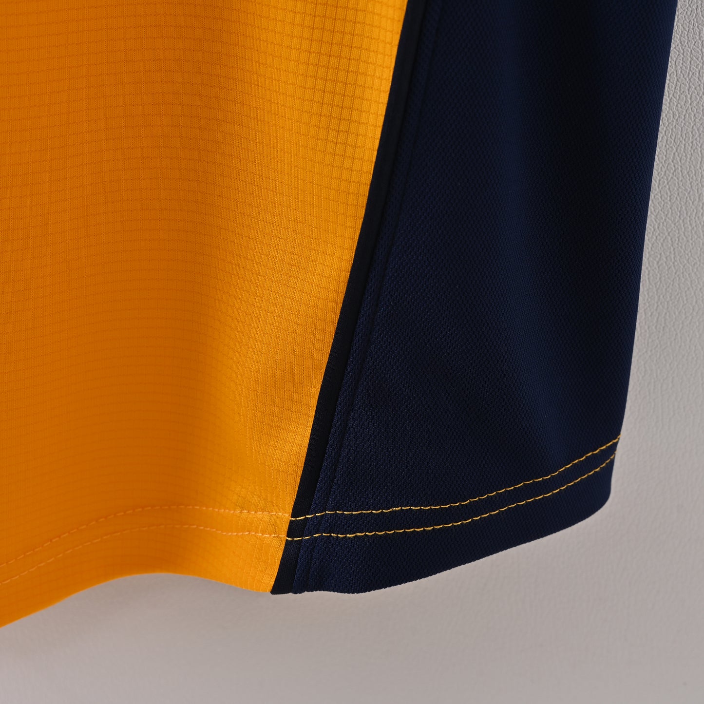 Retro Liverpool FC 2000/01 Jersey