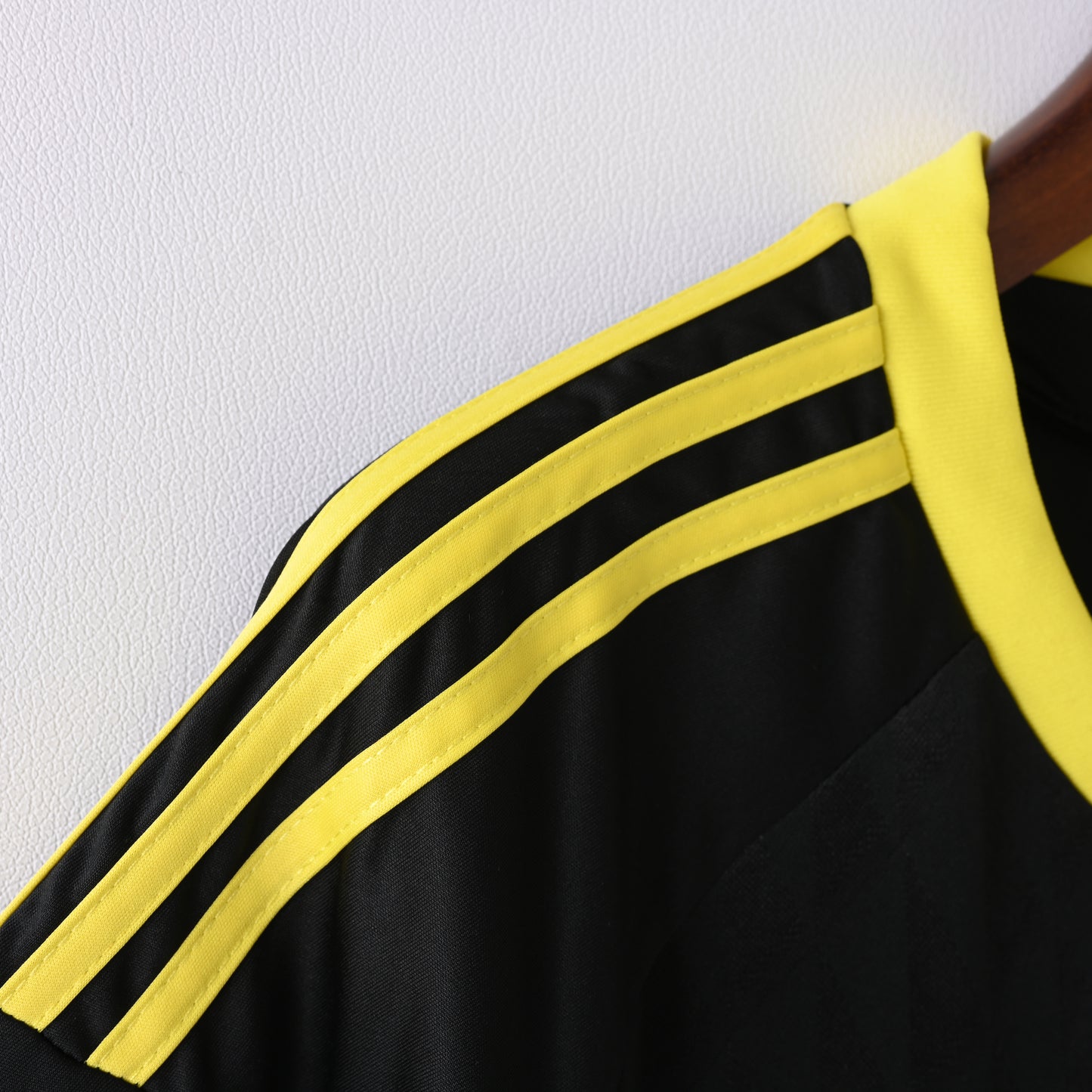 Retro Liverpool FC 2010/11 Jersey