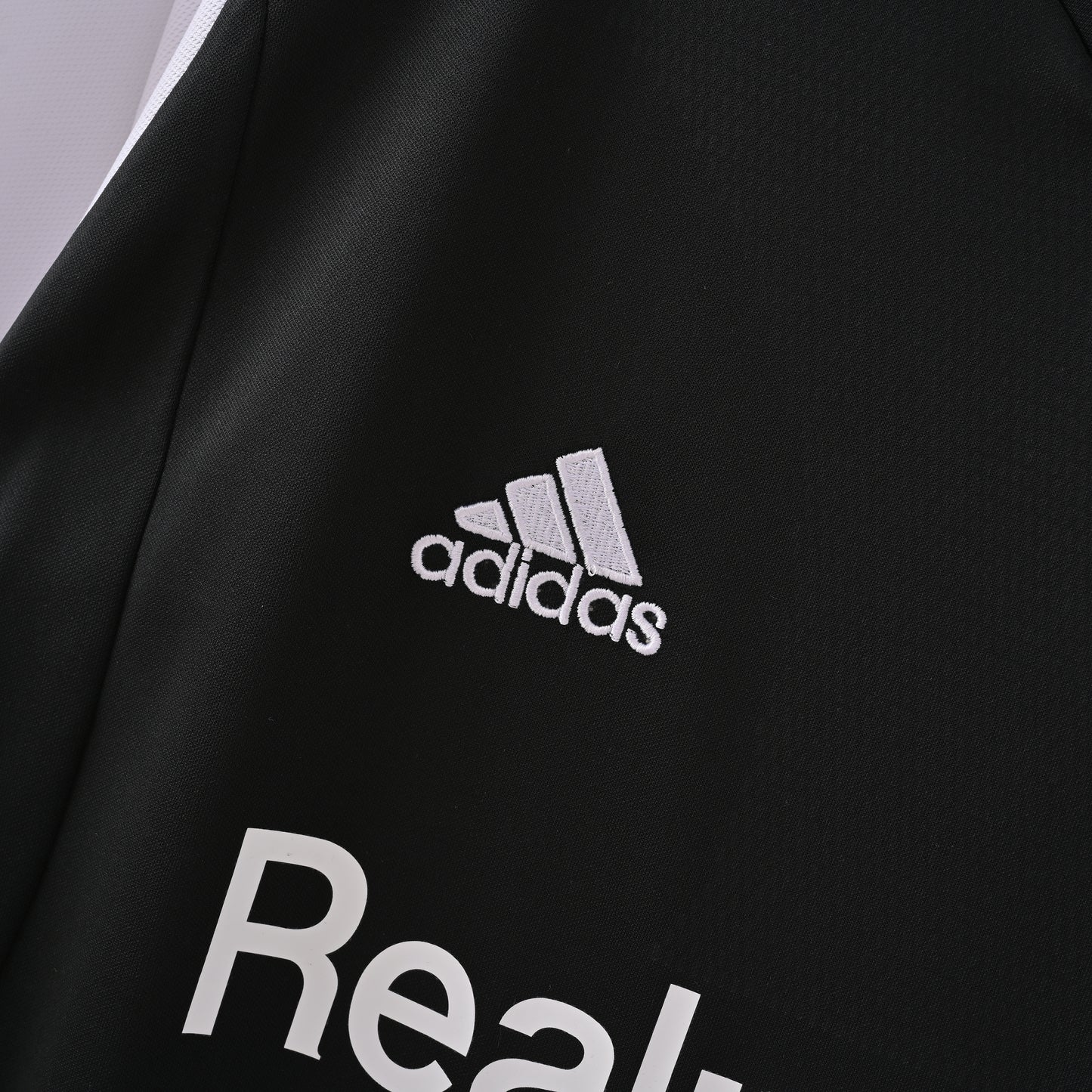 Retro Real Madrid 2001/02 Jersey