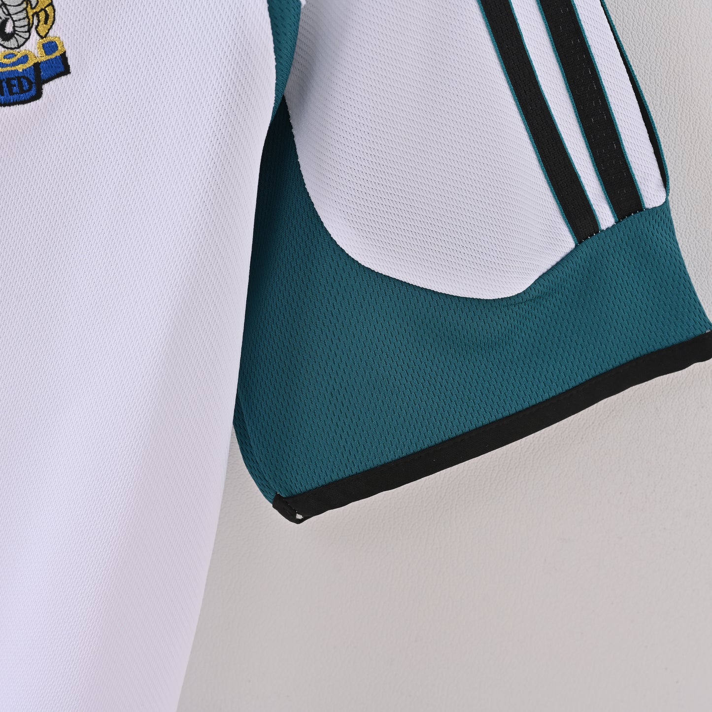 Retro Newcastle United 1999/00 Jersey