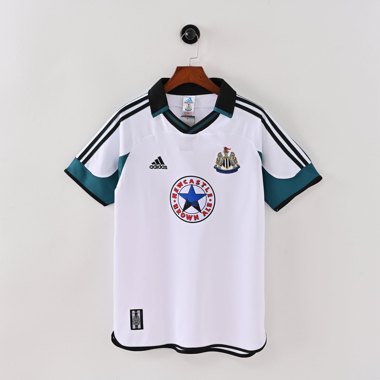 Retro Newcastle United 1999/00 Jersey