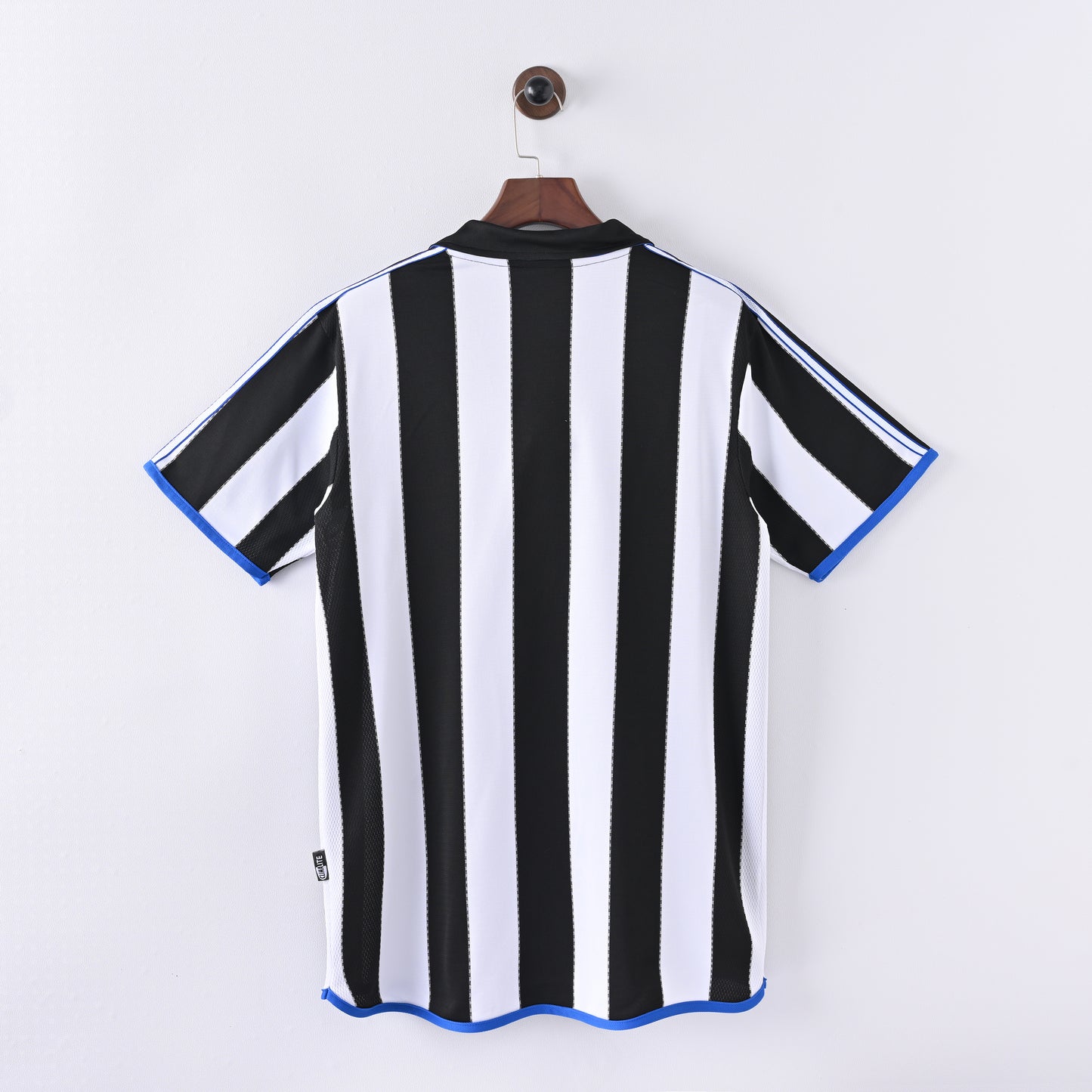 Retro Newcastle United 1999/00 Jersey