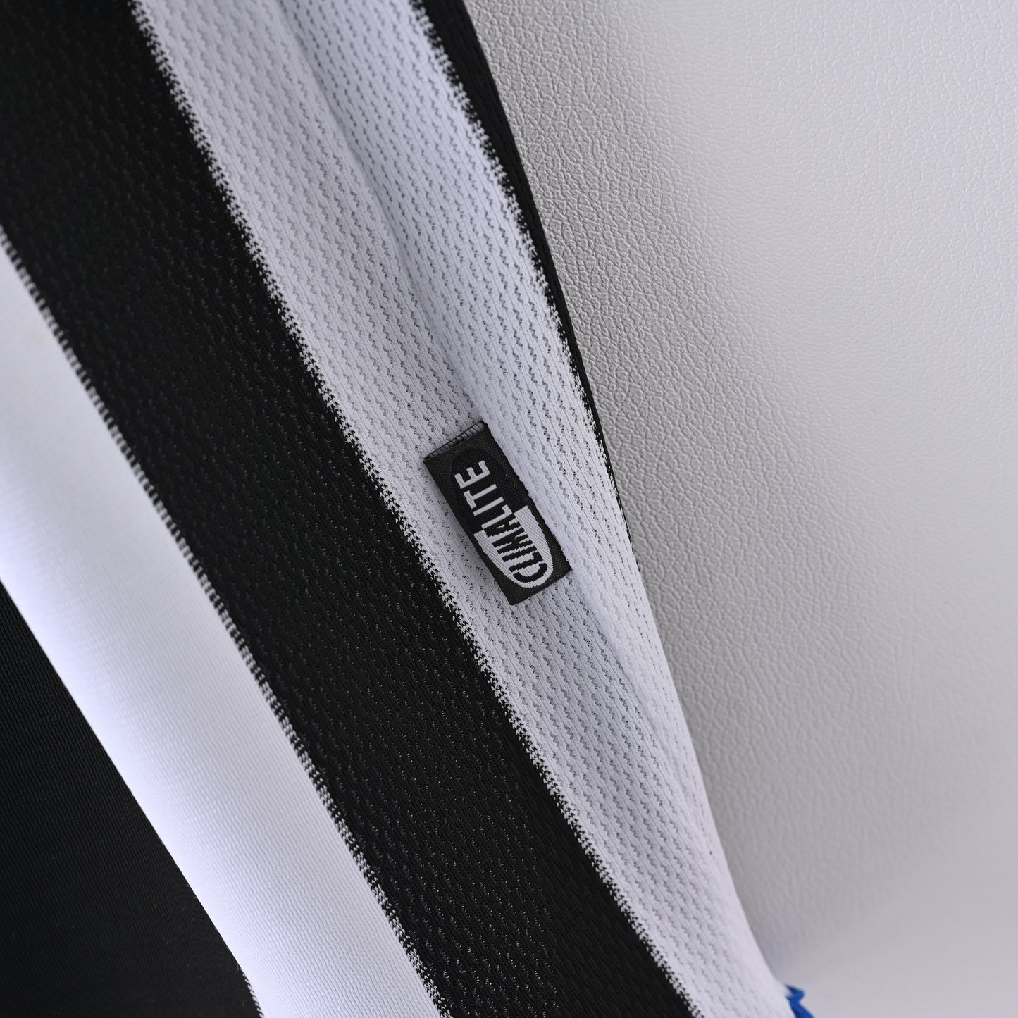 Retro Newcastle United 1999/00 Jersey