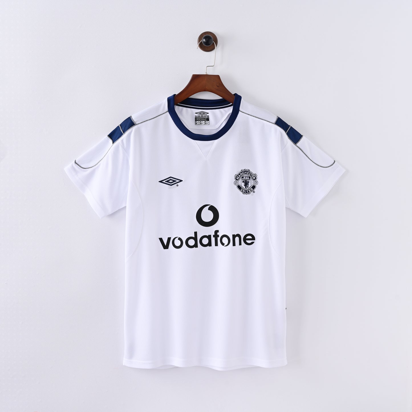 Retro Manchester United 1999/00 Jersey