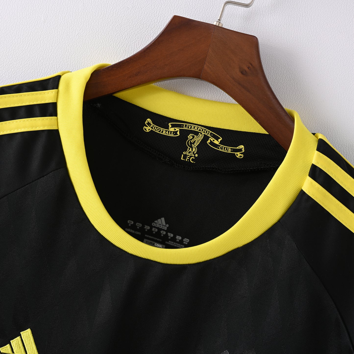 Retro Liverpool FC 2010/11 Jersey