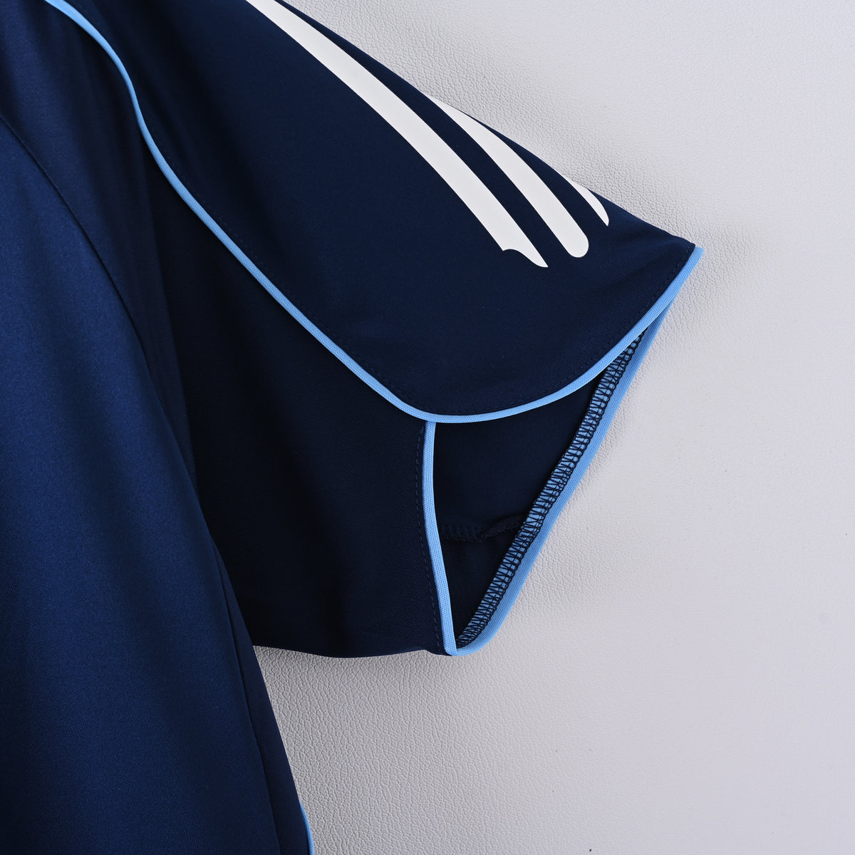 Retro Real Madrid 2005/06 Jersey