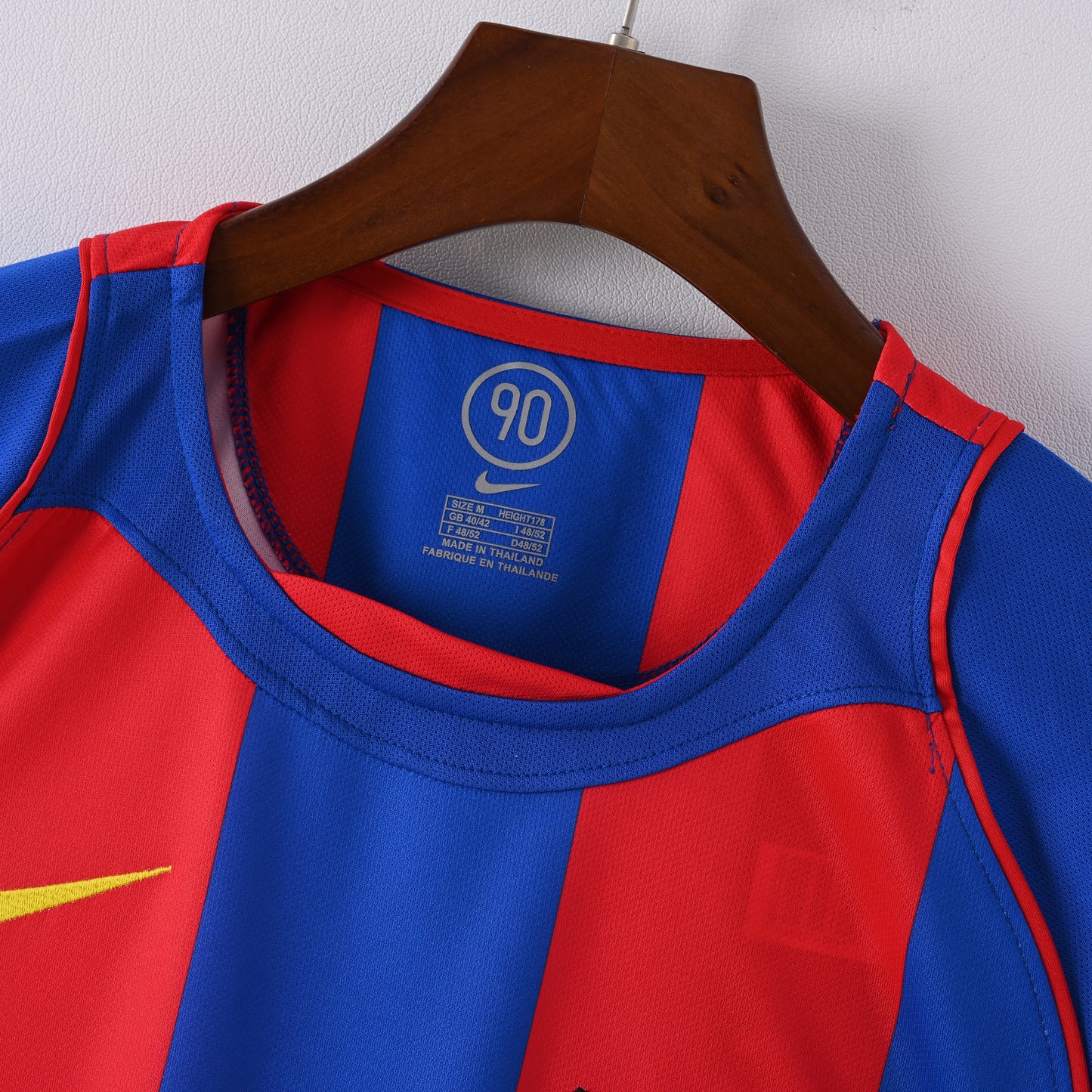 Retro Barcelona 2004/05 Jersey