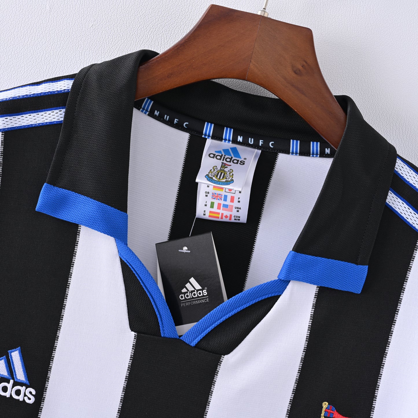 Retro Newcastle United 1999/00 Jersey