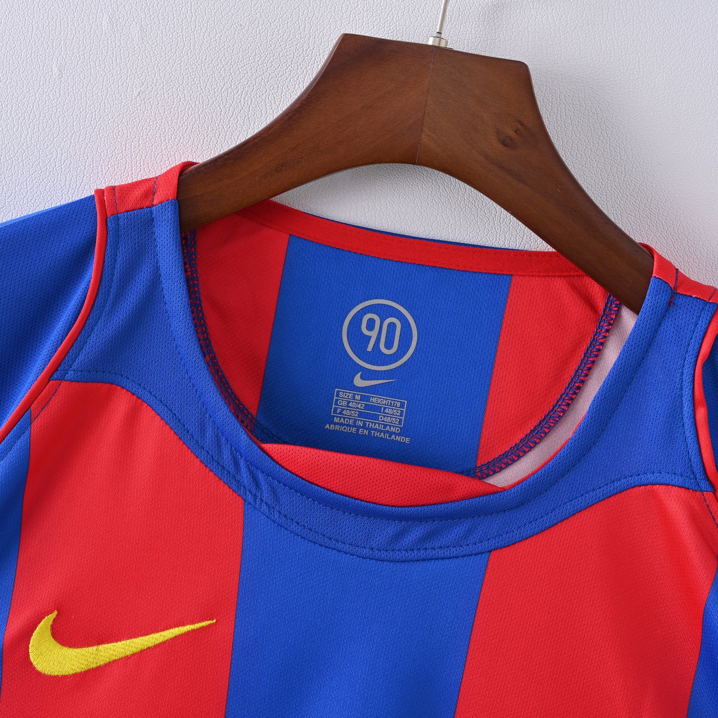 Retro Barcelona 2004/05 Jersey