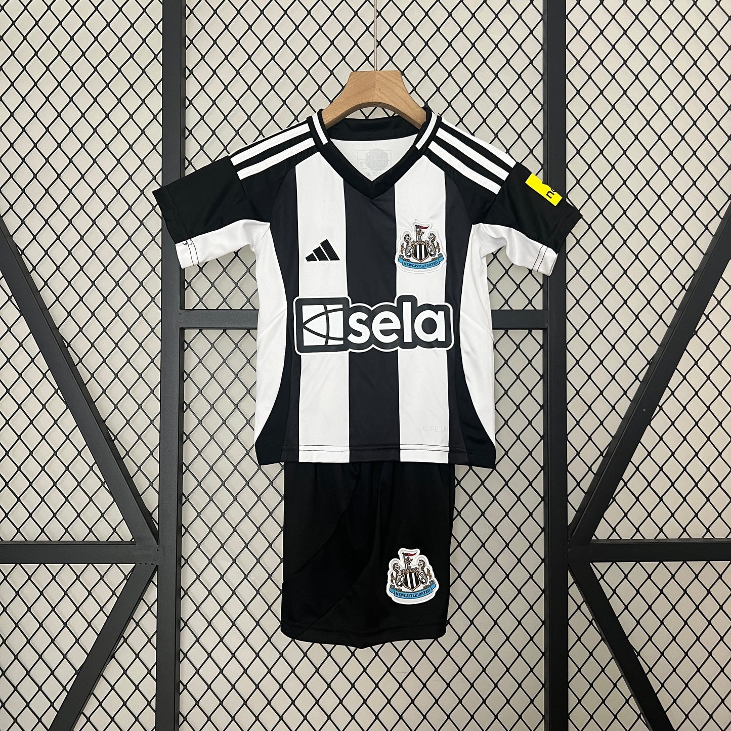 Kids Newcastle United F.C. 2024/25 Home Jersey