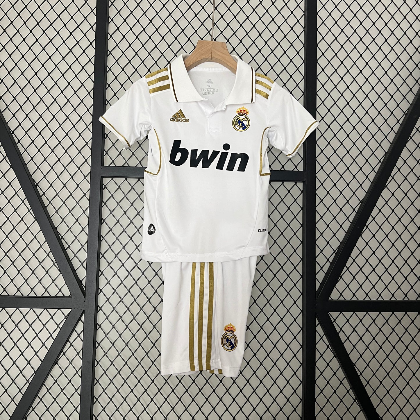Kids Retro Real Madrid 11/12 Home Jersey