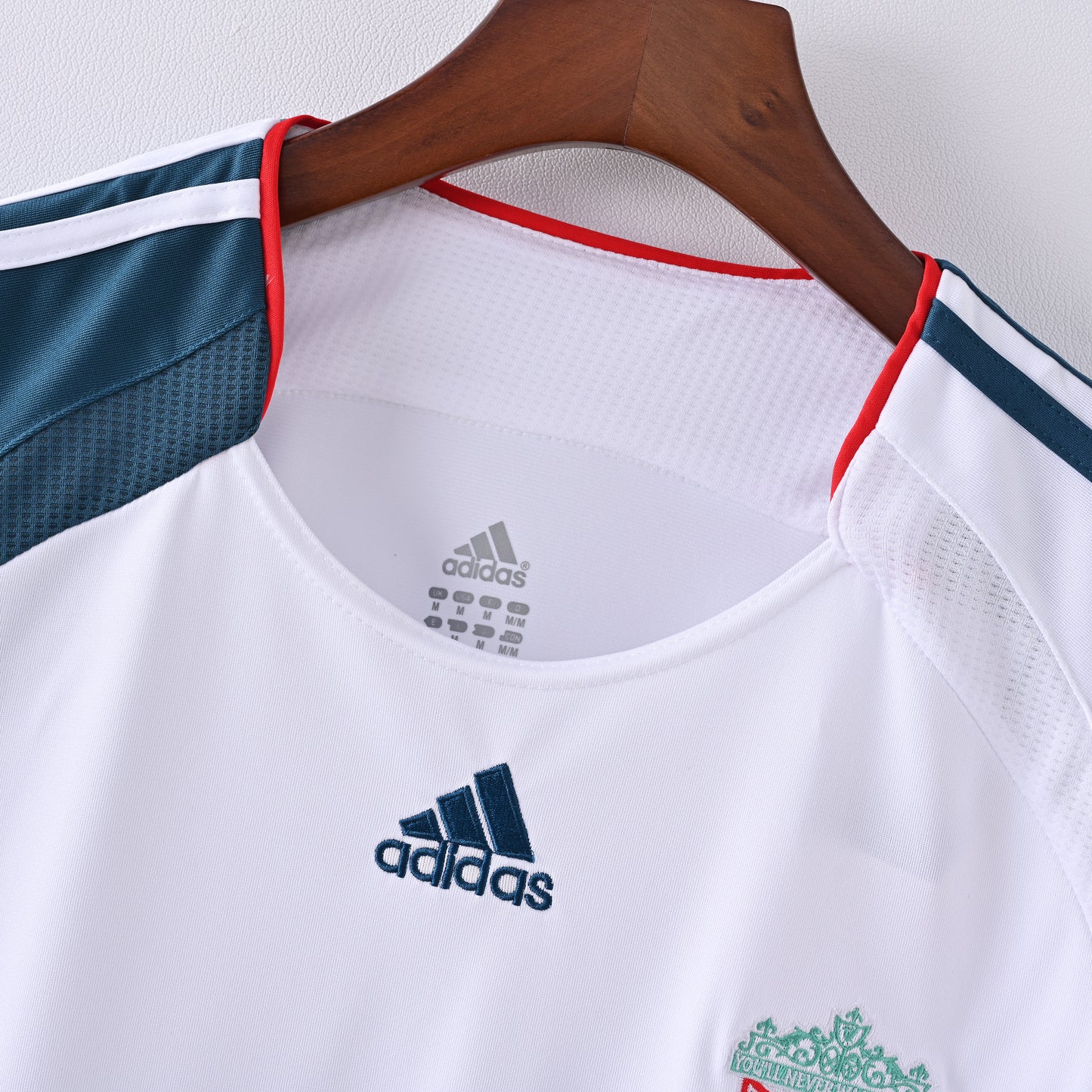 Retro Liverpool FC 2006/07 Jersey