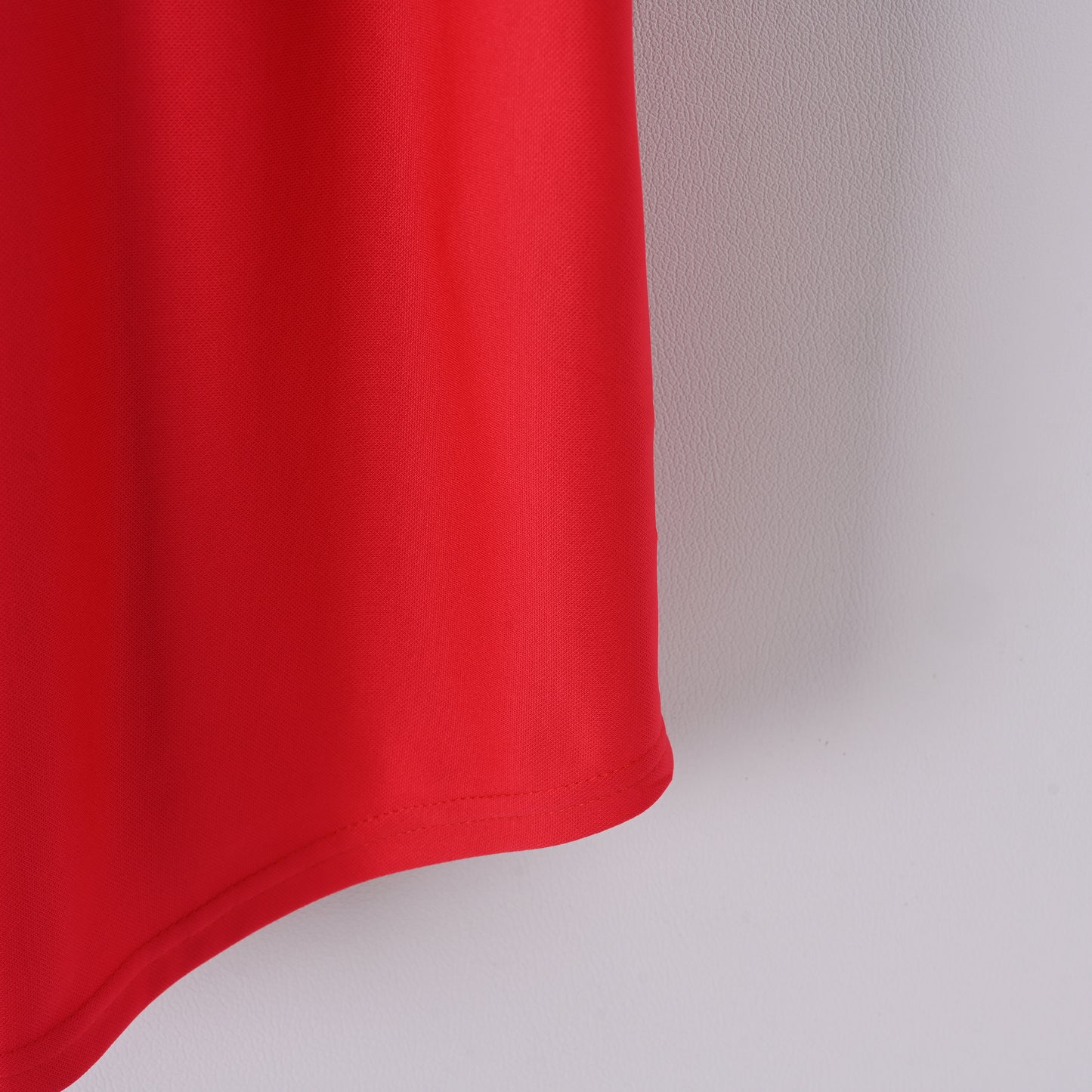 Retro Liverpool FC 2000/01 Jersey