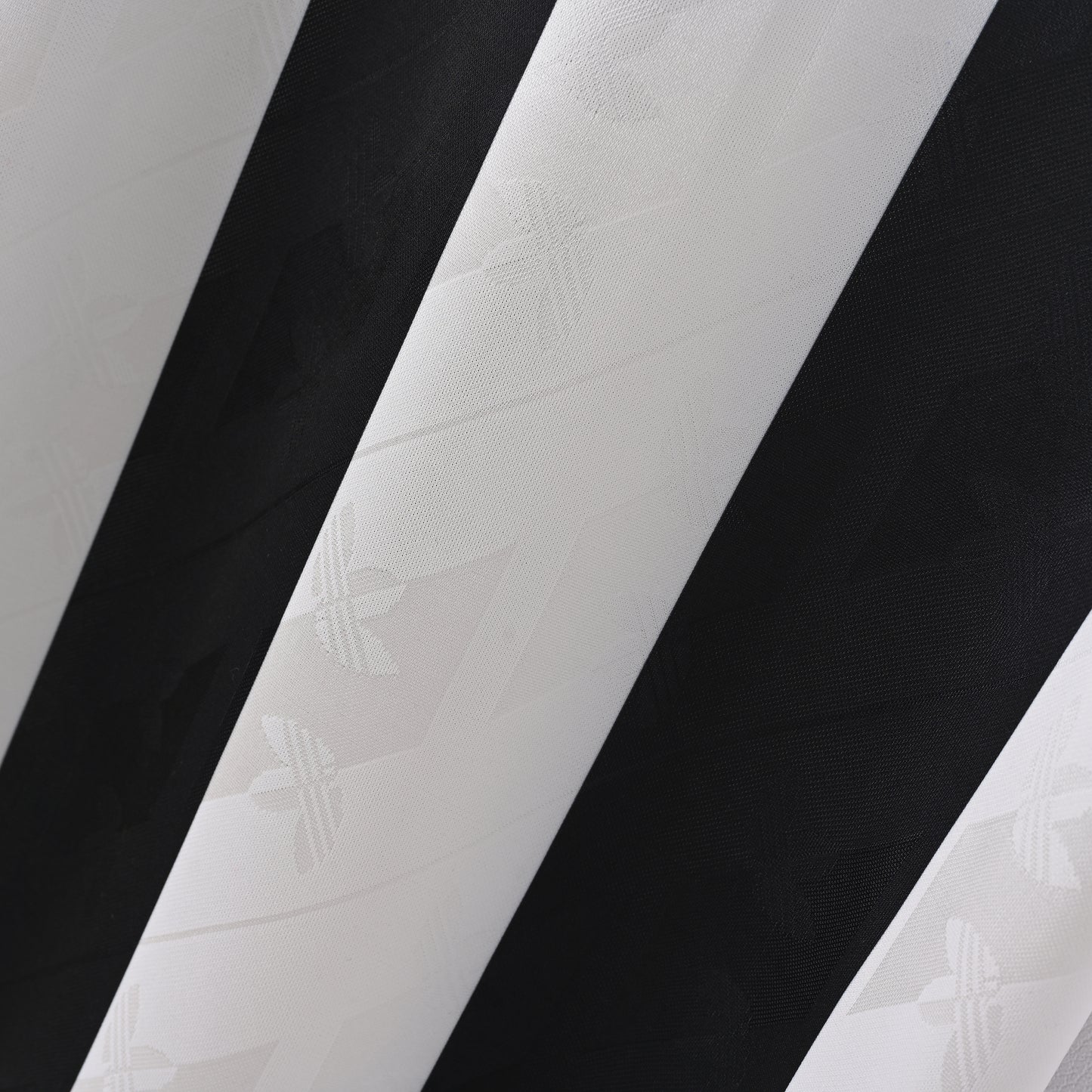 Retro Newcastle United 2024/25 Jersey