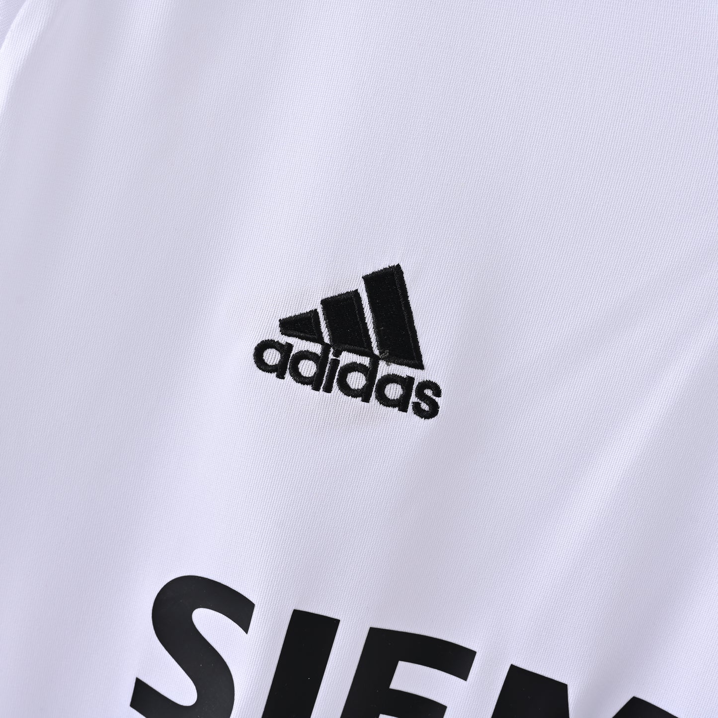 Retro Real Madrid 2005/06 Jersey