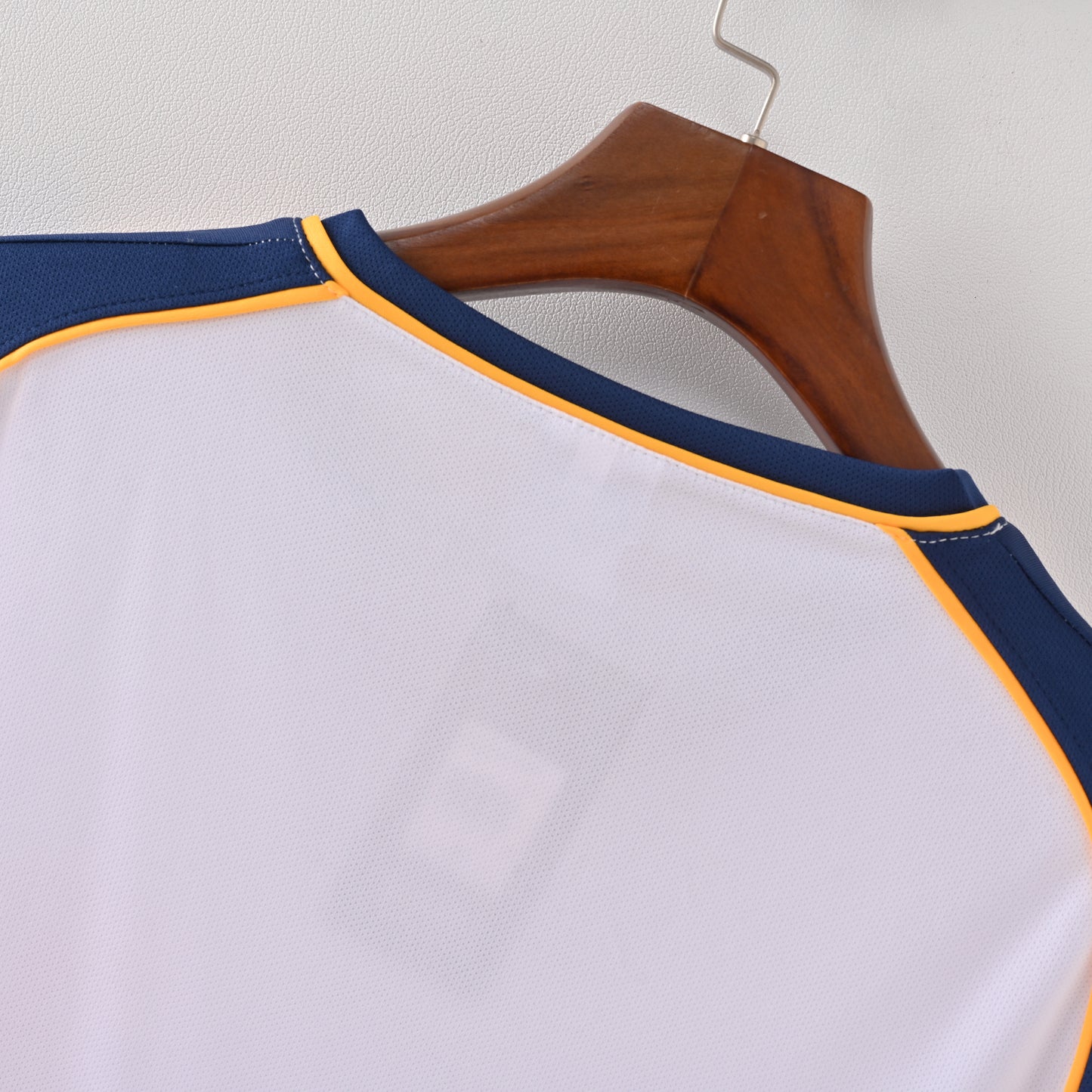 Retro Liverpool FC 2001/02 Jersey