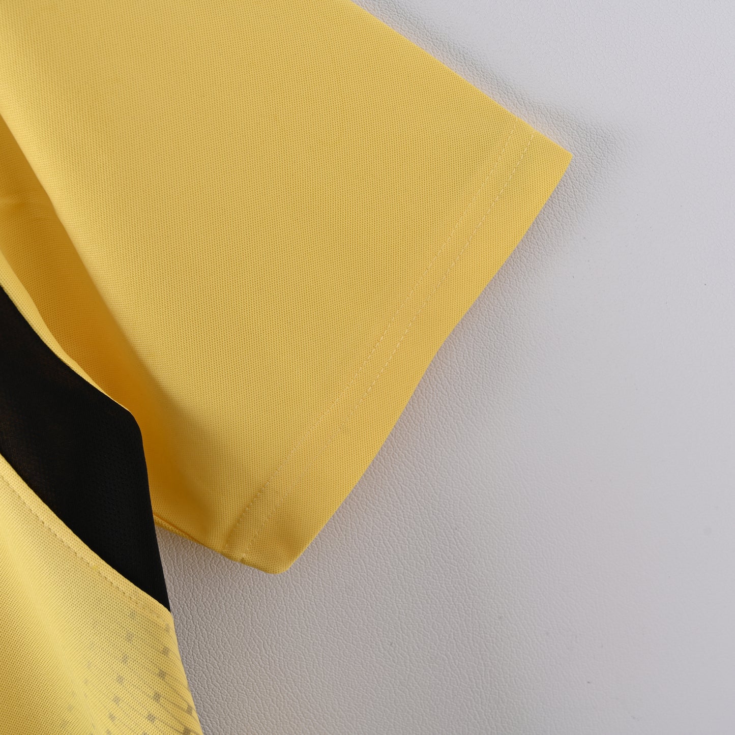 Retro Liverpool FC 2004/05 Jersey