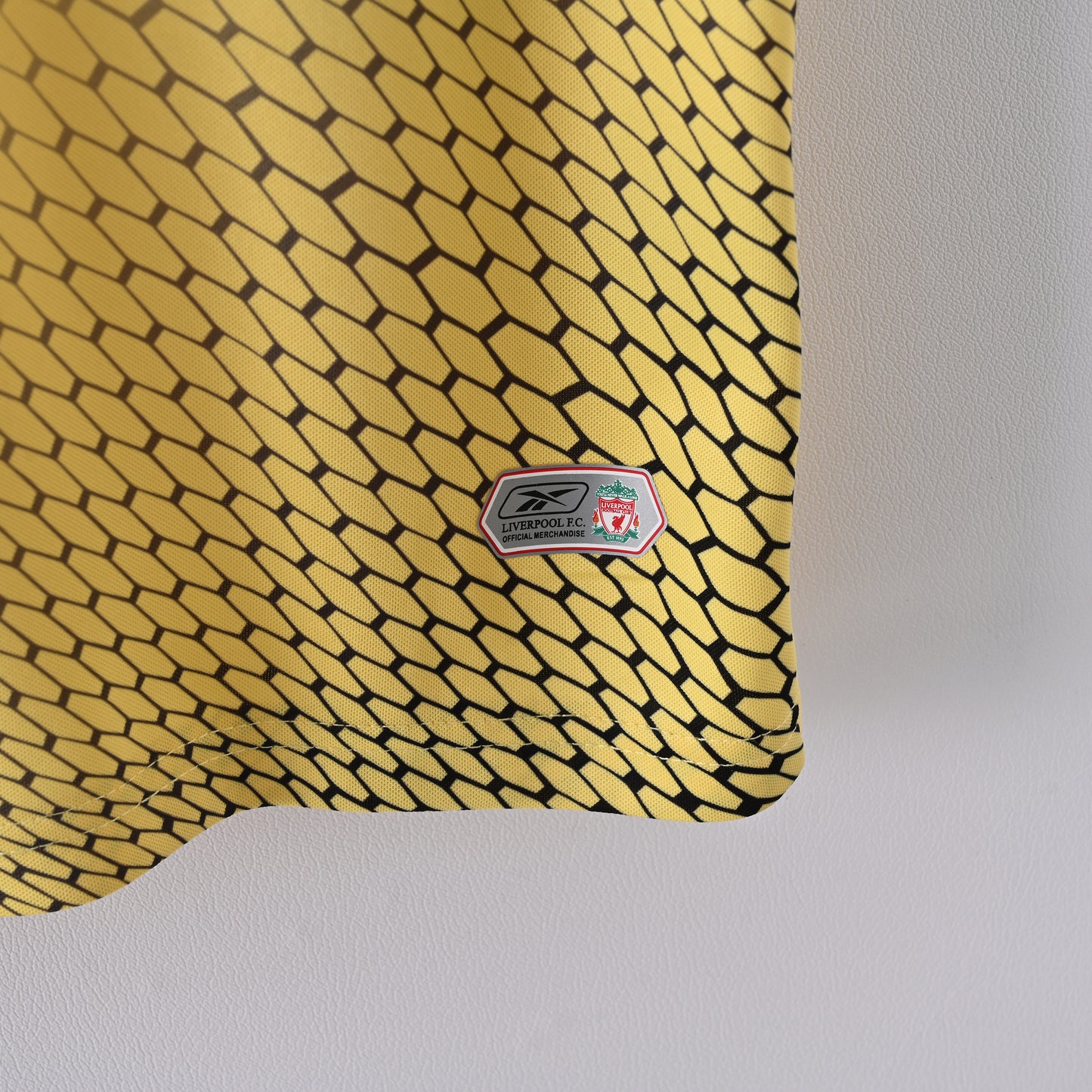 Retro Liverpool FC 2004/05 Jersey