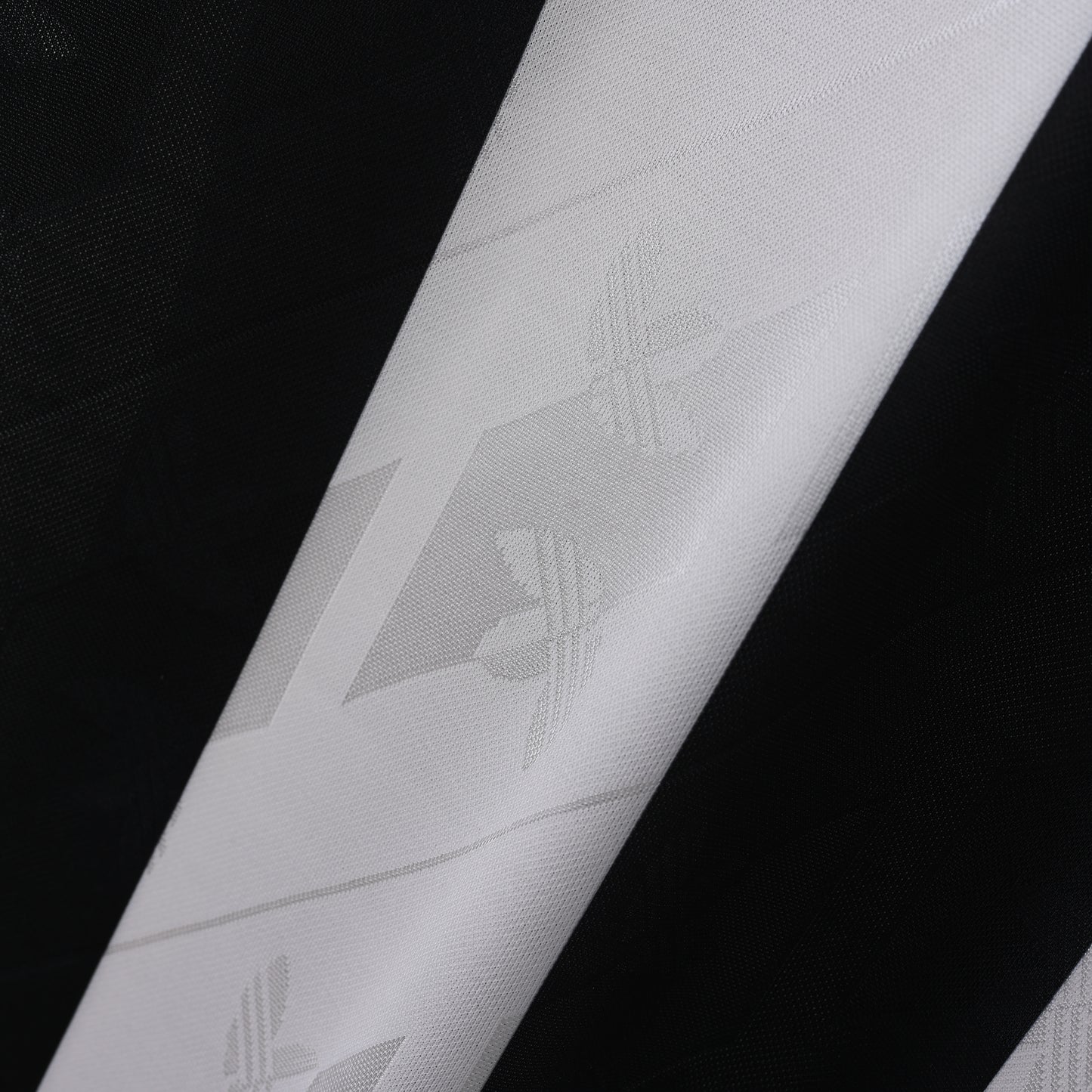 Retro Newcastle United 2024/25 Jersey