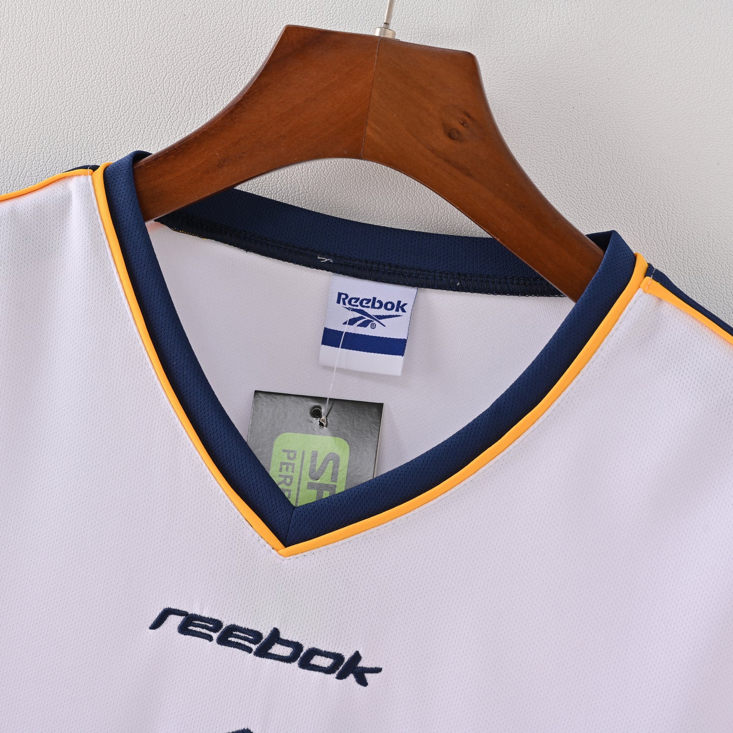 Retro Liverpool FC 2001/02 Jersey