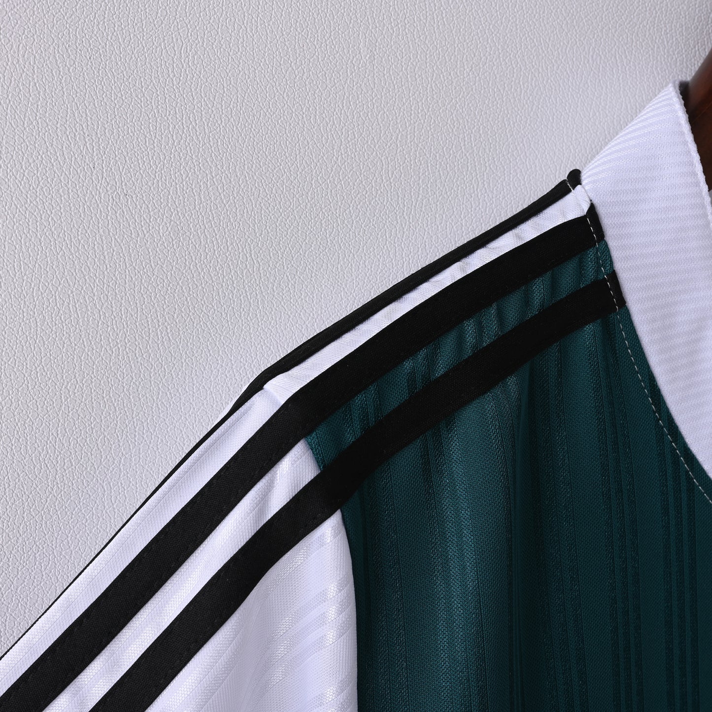 Retro Liverpool FC 1995/96 Jersey