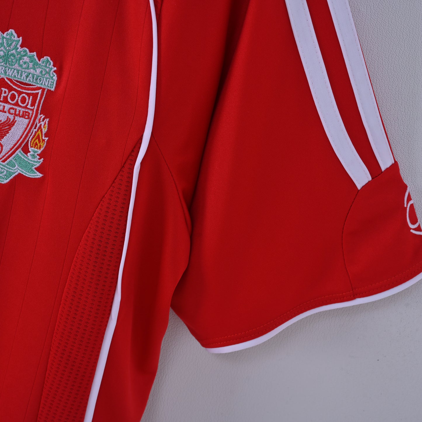 Retro Liverpool FC 2006/07 Jersey