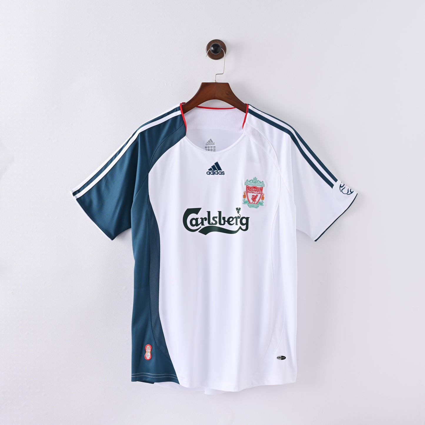 Retro Liverpool FC 2006/07 Jersey