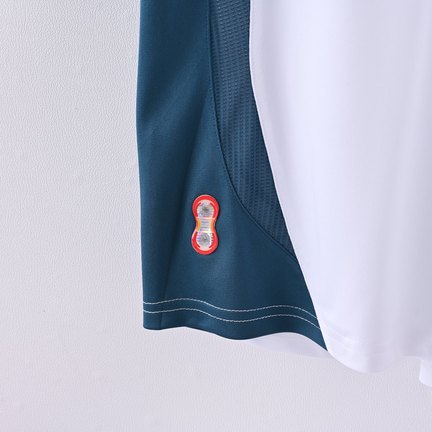 Retro Liverpool FC 2006/07 Jersey