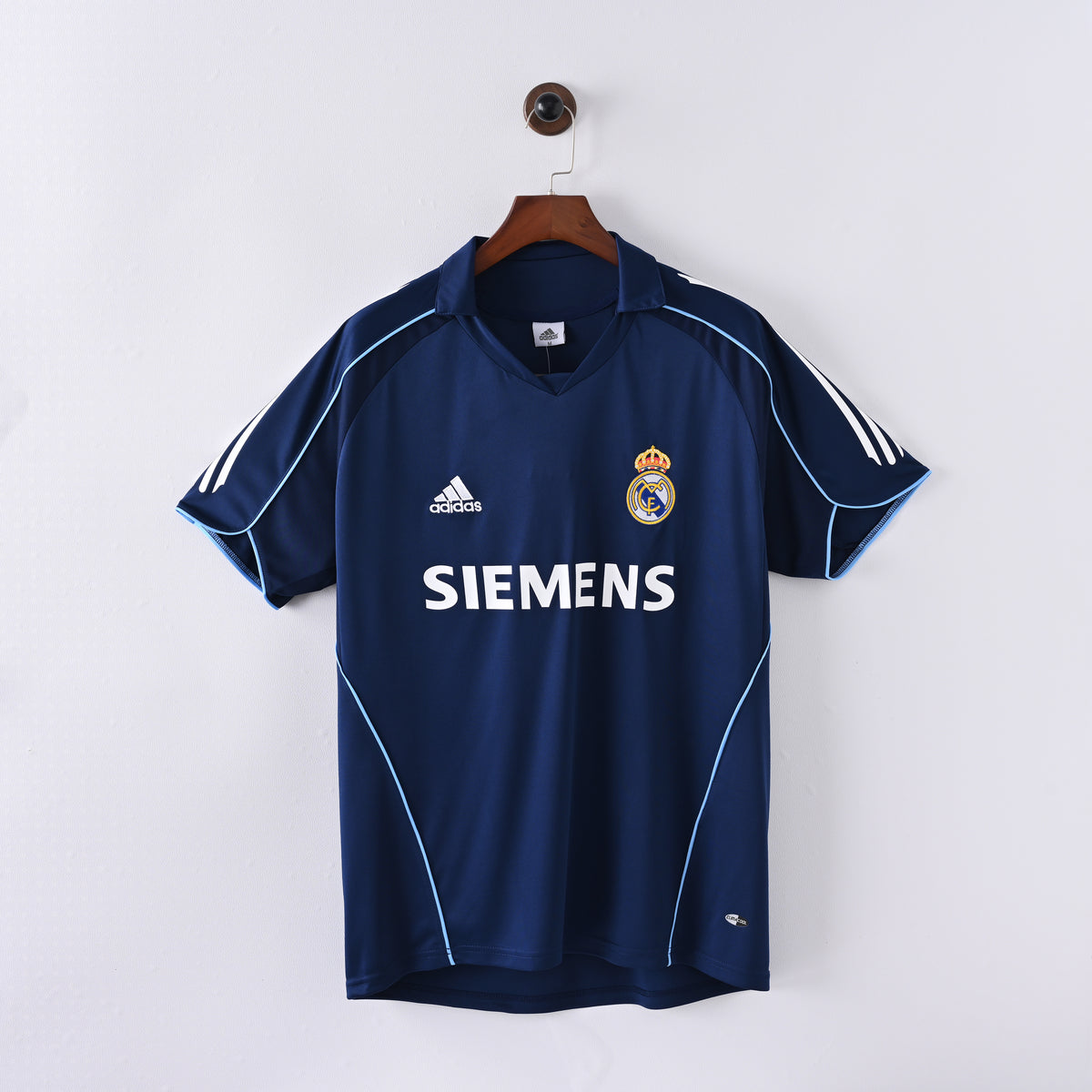 Retro Real Madrid 2005/06 Jersey