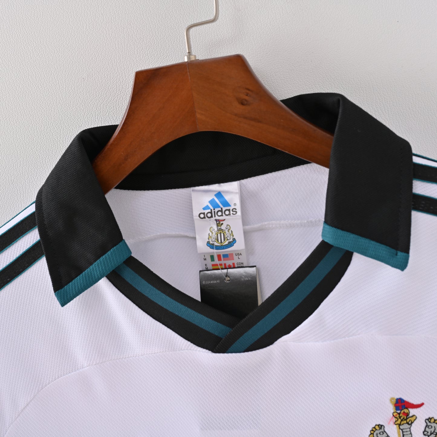 Retro Newcastle United 1999/00 Jersey
