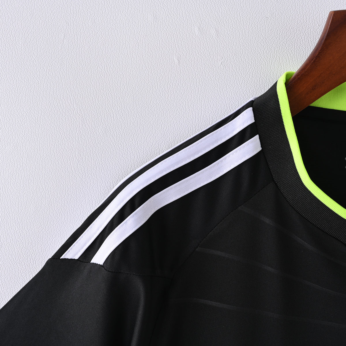 Retro Real Madrid 2010/11 Jersey