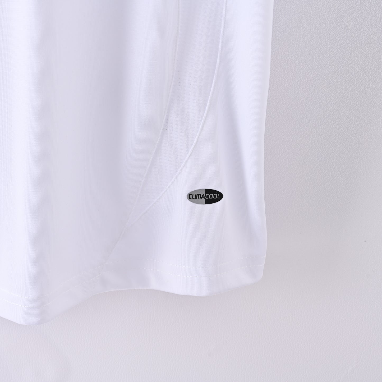 Retro Liverpool FC 2006/07 Jersey