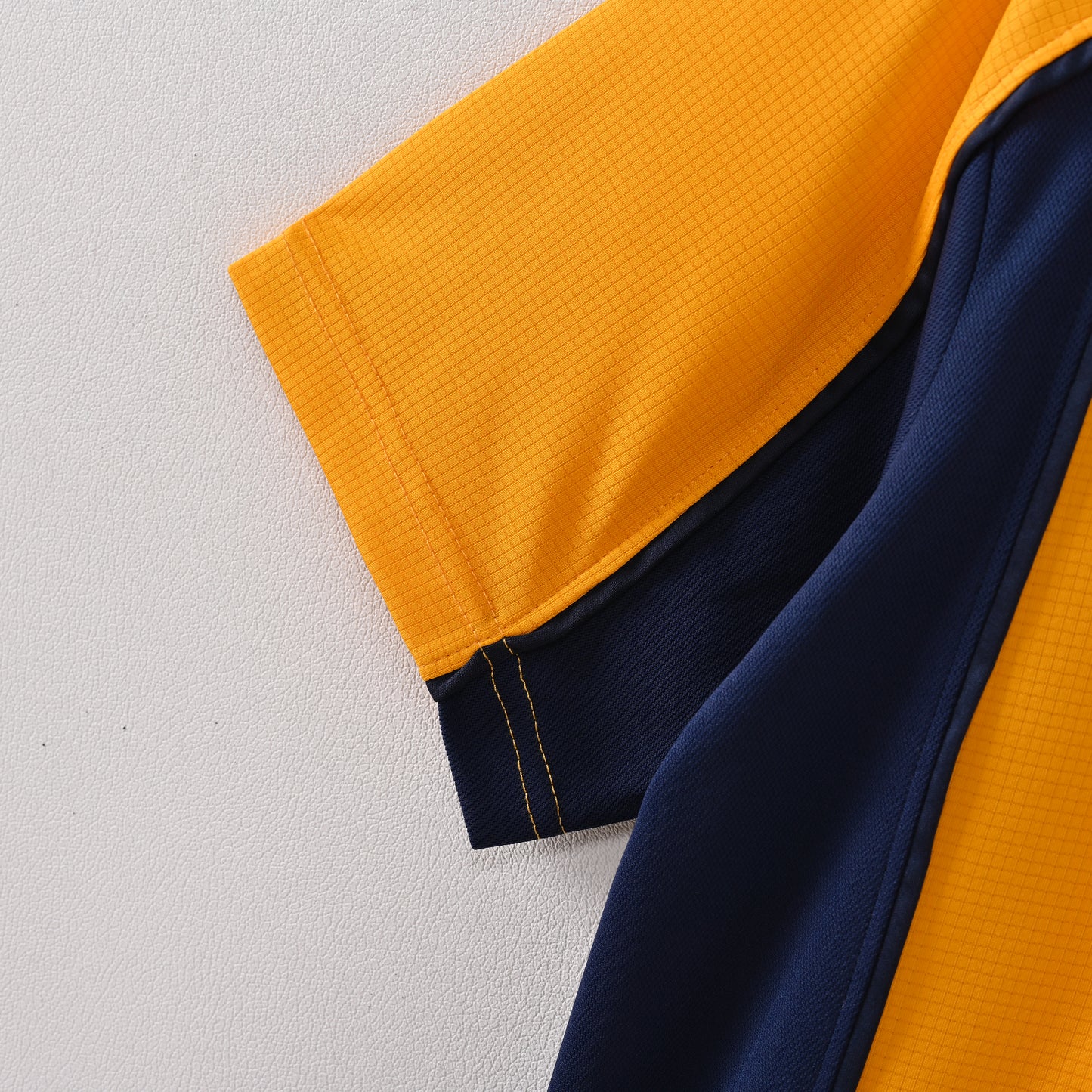 Retro Liverpool FC 2000/01 Jersey