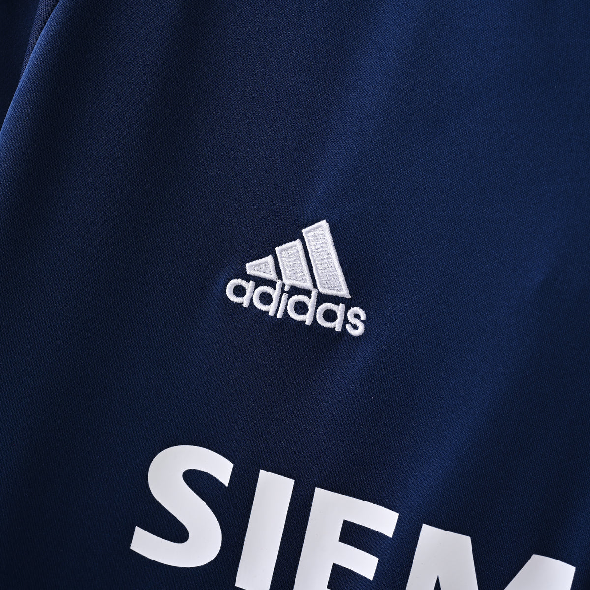Retro Real Madrid 2005/06 Jersey