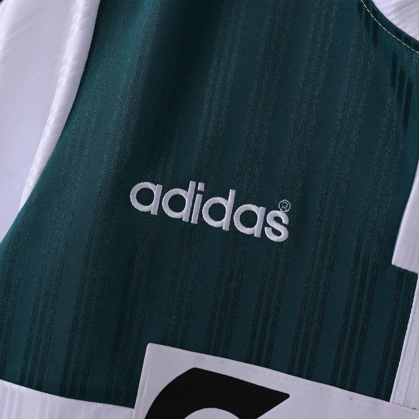 Retro Liverpool FC 1995/96 Jersey