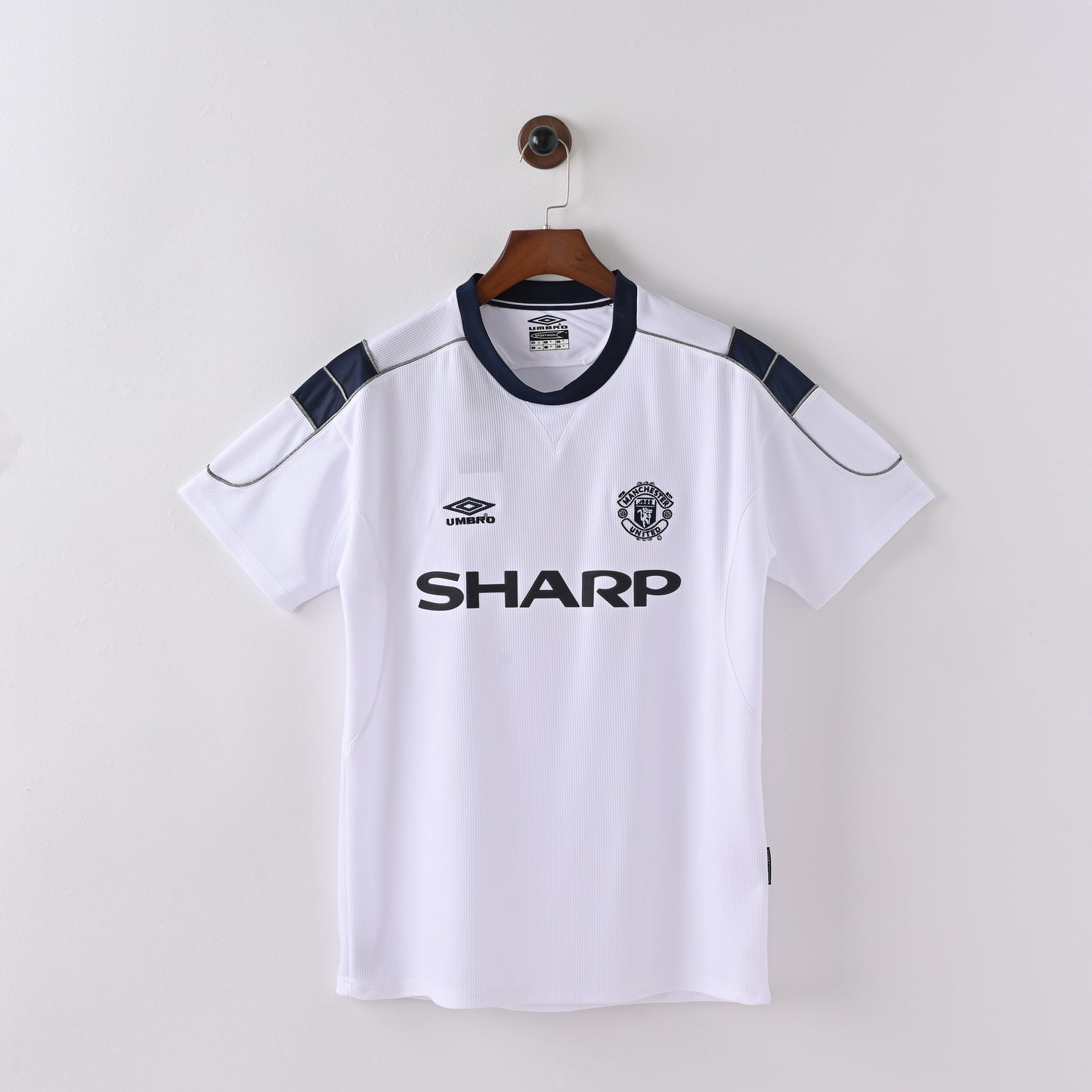 Retro Manchester United 1999/00 Jersey